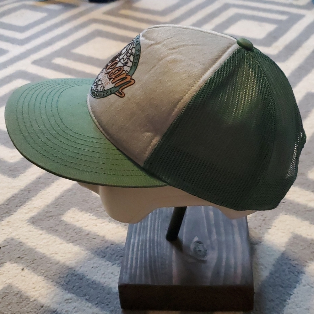 Volcom trucker hat - Picture 2 of 7